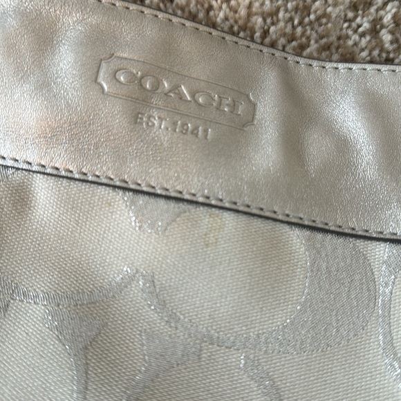 Silver Coach shoulder bag with strap included - Picture 4 of 7